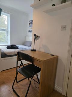 Studios & Ensuite Doubles - Central RG1 - Oracle - Station & Hospital - 2
