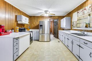 Families Welcome! Home with Fire Pit in Soddy-Daisy - 8