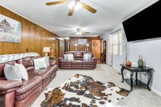 Families Welcome! Home with Fire Pit in Soddy-Daisy - 3