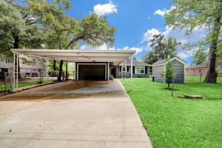 Kingwood Cottage - 10 mins from IAH - Lake Front - Humble - 9