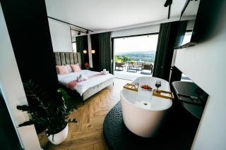 Evo Residence Panoramic - Apartament cu vedere superba si cada langa pat - 3