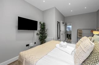 Unwind in Style The Ultimate Studio Getaway - 5