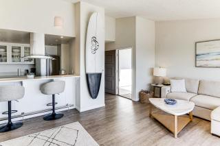 Steps to Sand and Surf! Snowbird Haven in Malibu - 5