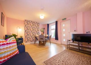 Stylish central location 3 bedroom house - 3