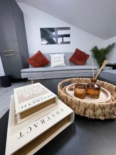 Richmond Twin Collection - Brand New with Fast WiFi & Free Parking - 7