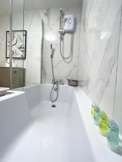 Richmond Twin Collection - Brand New with Fast WiFi & Free Parking - 6