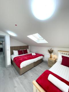 Richmond Twin Collection - Brand New with Fast WiFi & Free Parking - 4