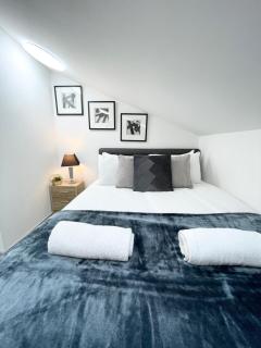 Richmond Twin Collection - Brand New with Fast WiFi & Free Parking - 5