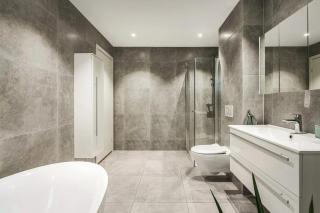 Exclusive Stay by the Castle - 9