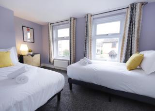 Stylish central location 3 bedroom house - 4