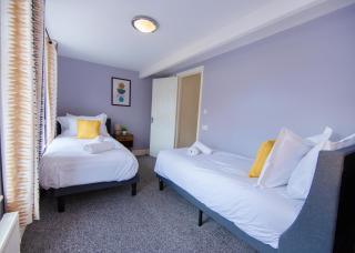 Stylish central location 3 bedroom house - 1