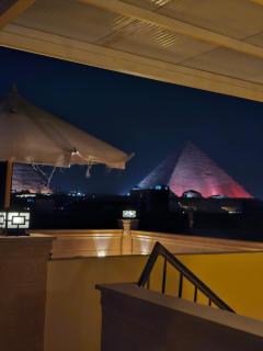 Glow pyramid view - Caïro - 2