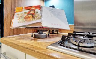 Spacious 4 Bed - Sleeps 9 - Free Parking - 8