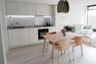 Spacious 2-Bedroom in Vibrant Chinatown Open-Concept Luxury - 0