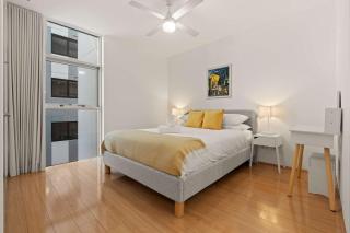 Modern Airy Haven Near Beach & City - 8