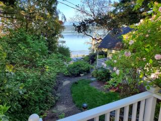 Bay Cottage Getaway - 0