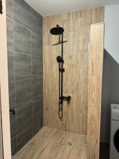 Стильні апартаменти з двома окремими спальнями з панорамним видом на Дніпро! - 7