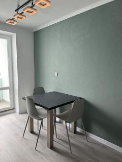 Стильні апартаменти з двома окремими спальнями з панорамним видом на Дніпро! - 1