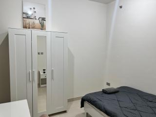 Cozy Room In Abu Dhabi Reem island Near to Galeria Mall - 9