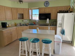 Cozy one bedroom with great water views lots of room - 5