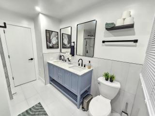 Modern Retreat near Six Flags & Naval Base - 1