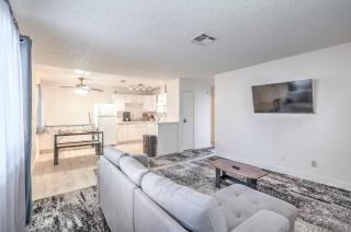 Gorgeous Home Near Strip Sleeps 6 - 8