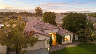 Desert Oasis w Pool Spa BBQ Outdoor Dining Under the Palms Calle Tolosa by AvantStay - 3
