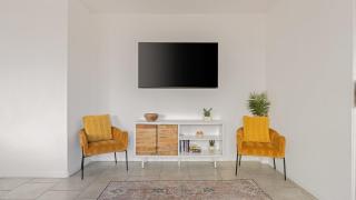 Desert Oasis w Pool Spa BBQ Outdoor Dining Under the Palms Calle Tolosa by AvantStay - 2