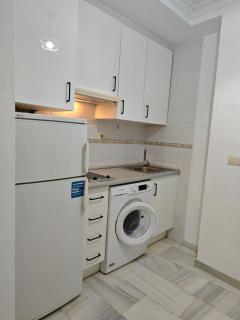 Cozy 1-Bedroom - 90m from Beach in Los Boliches - 1