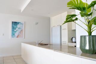 Beachfront 3-Bed with Pool & Stunning Ocean Views - 7