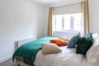 Peaceful 2BR Retreat w Garden Near Oxford - 4