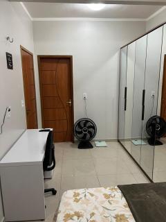 Casa com suite bem localizada - 2