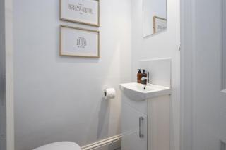 Spacious 3-Bed Period Home Near Bath Road - 2