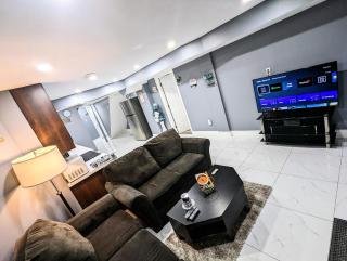Stunning-Luxury-Cozy Private Suite In Ajax - 2