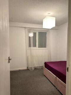 Cozy Double Room in a Two Bed House in Crayford - 4
