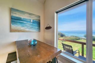 Ocean Front Cottage! Dog Friendly! - Beach Nut - 9