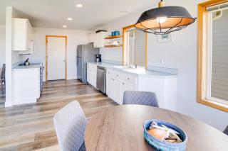 Ocean Front with Hot Tub, Dog Friendly! Beach Time - 6