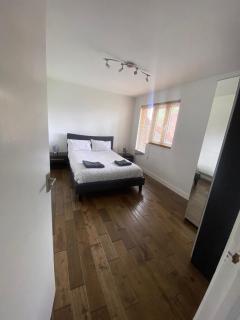 London Apartment - Sleeps 3-City Escape- Balcony - 9