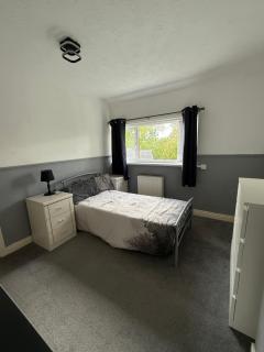 Bright Private Room with Parking & Garden Access - 0