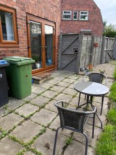 Bright Private Room with Parking & Garden Access - 1