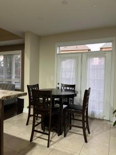 3300 SqFt - Modern and Comfort - 3 BDRM Getaway - Relax - Unwind - Explore - Near Toronto Pearson Airport & Toronto Downtown - 7