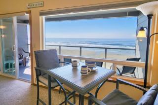 Nye Beach Ocean Front Condo! Ocean Memories - 8