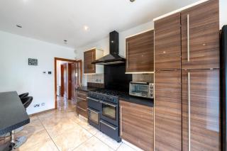 Lovely 5 Bed House in Barnet , home away from home - 6