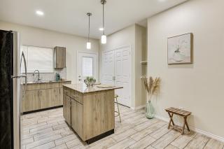 2 Mi to DHR Health Commuter-Friendly Pharr Apt - 4