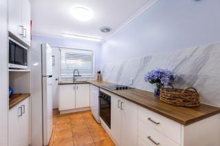 Lakeside Apartments 4 - 0