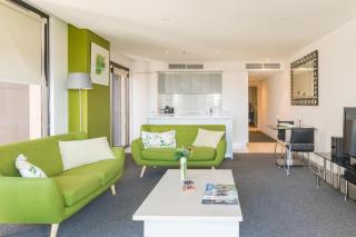 Stylish City Escape! Oaks Horizons - 3