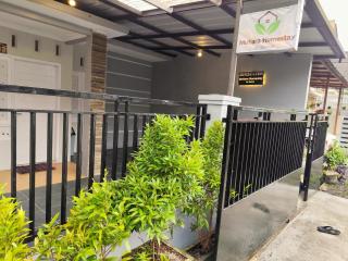 Mutiara Homestay by Slamet - 0