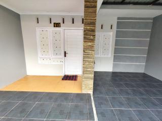 Mutiara Homestay by Slamet - 8