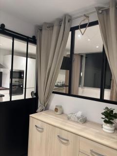 Cosy T2 climatisé sur le port à 5min de la mer parking privé linge de bain et de lit fournis - 9