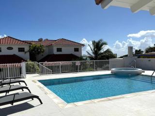 Welcome more friends and family by combining our two beachfront villas while kee - 9